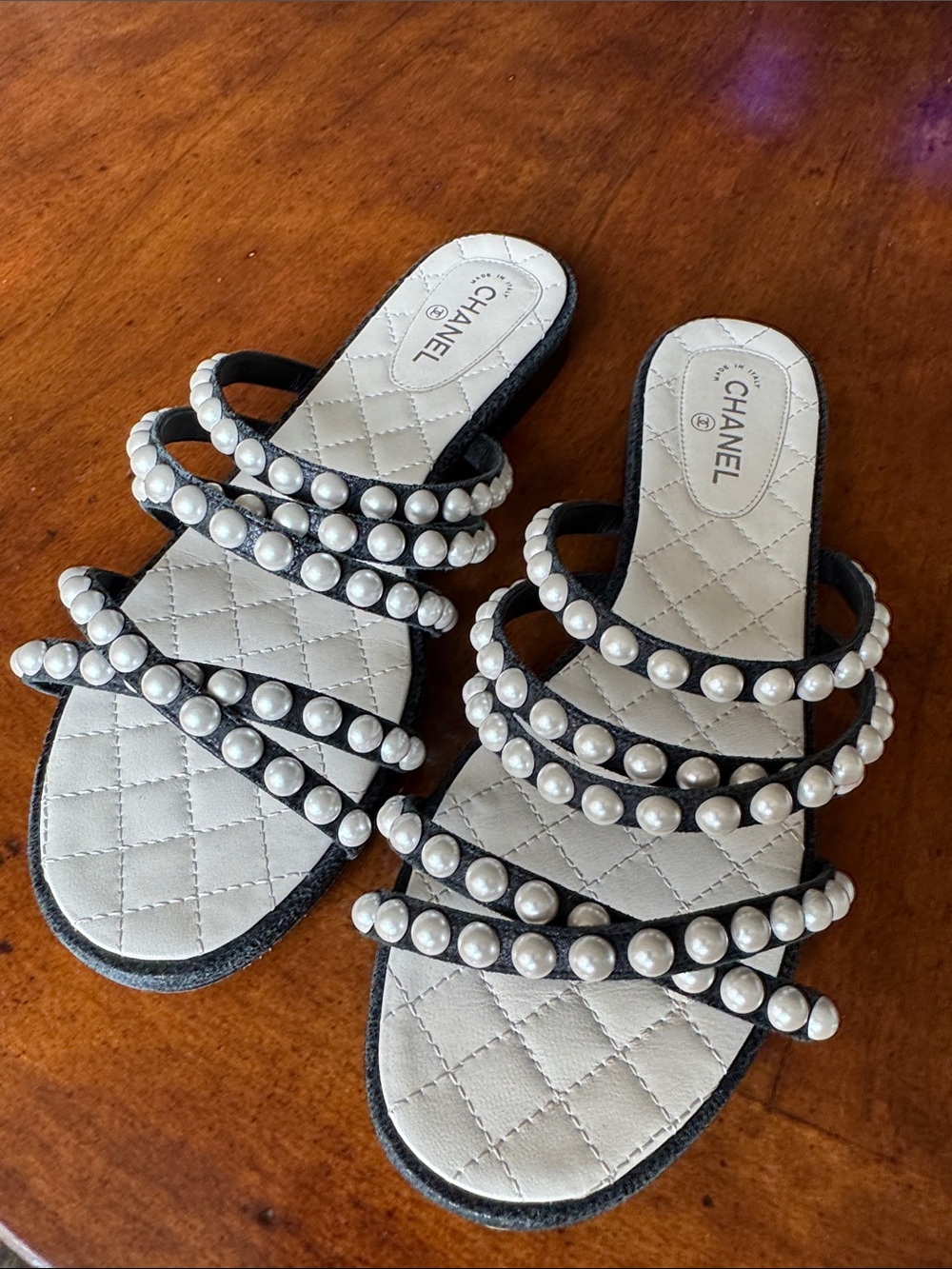 CHANEL Black Crackled Lambskin and White Quilted Pearl-Strap Slide Sandals